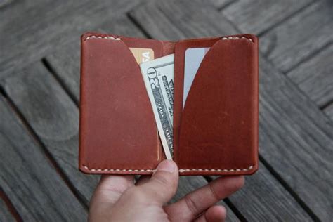 The Handmade Ultra Slim Bifold Leather Wallet | Gadgetsin