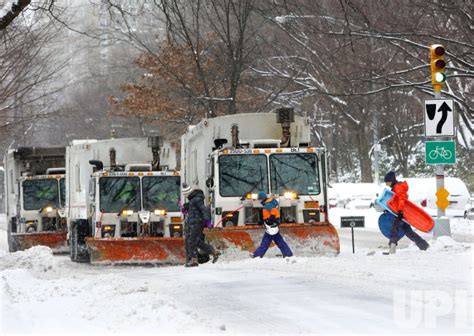 Photo: Cleanup takes place after snow storm hits New York ...