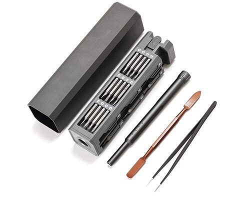 This Precision Screwdriver Set Packs Dozens of Bits in Its Case