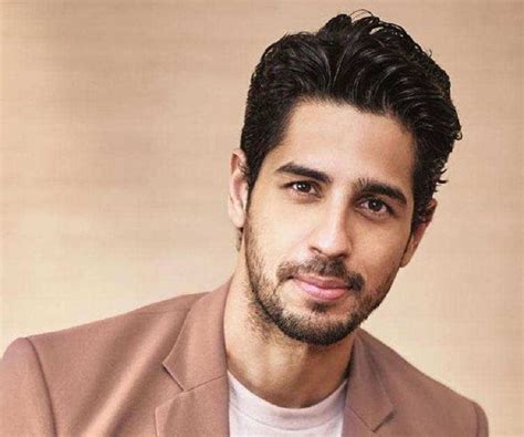 Sidharth Malhotra Biography – Facts, Childhood, Family Life, Career & Trivia