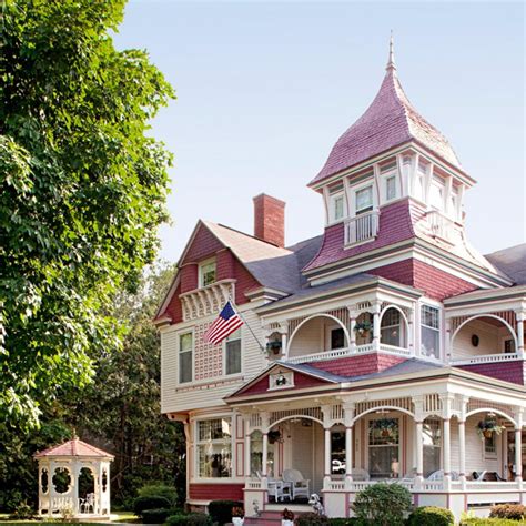 Get the Look: Queen Anne Architecture | Victorian homes, Architecture, Amazing architecture