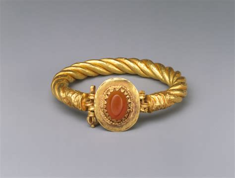 Gold bracelet with a carnelian stone | Roman | Late Imperial | The Met