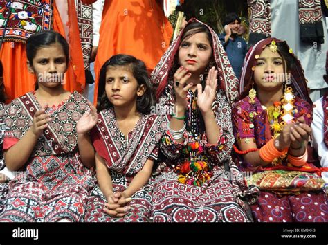 Hyderabad, Pakistan. 03rd Dec, 2017. Children in a Sindhi traditional ...