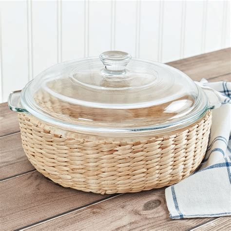 Dolly Parton Casserole Dish with Wicker Basket, 1.9-qt – Giant Tiger