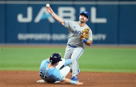 Blue Jays unveil playoff roster ahead of wild-card series opener ...