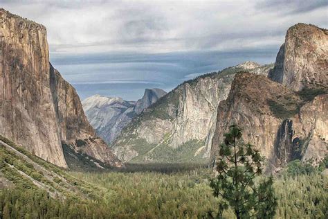 Picture of Yosemite Valley from Tunnel View