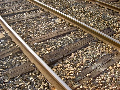 File:Rail track.jpg - Wikipedia
