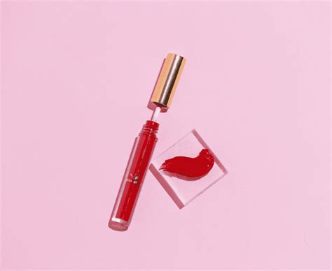 Hunting For The Perfect Red Lipstick This Festive Season - City Nomads