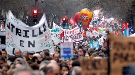 Why are the French still backing the strike despite weeks of travel mayhem?