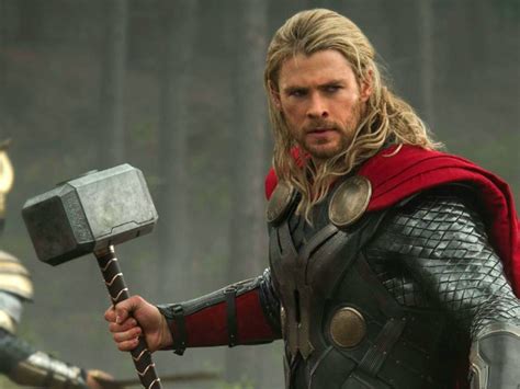 Thor: Ragnarok - Chris Hemsworth Debuts New Look, No Long Locks This ...