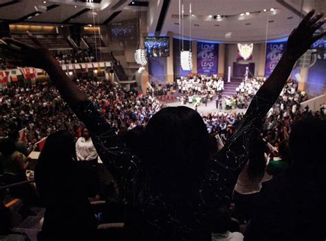 The rise of the megachurch | Noa: Understand the news that matters