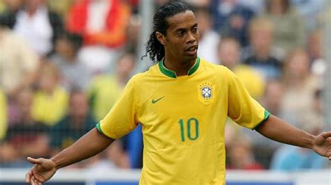 What Number Was Ronaldinho - Image to u