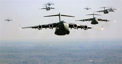 File:US Air Force C-17 Globemaster III formation.jpg - Wikimedia Commons