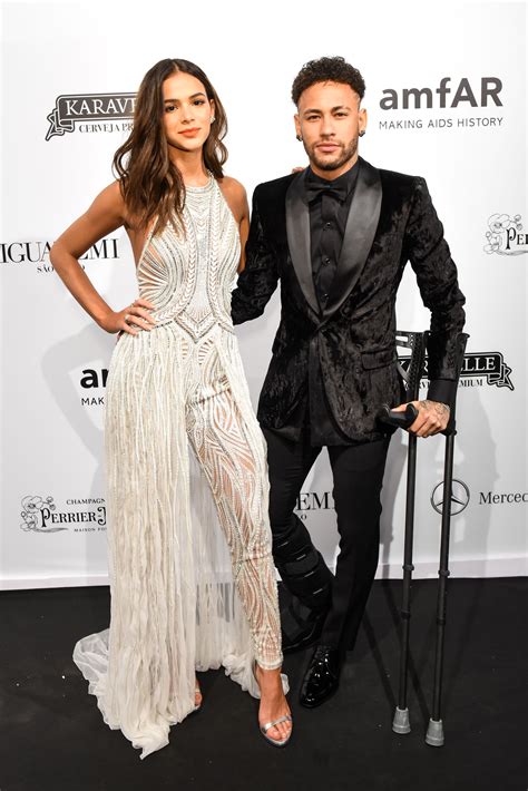 Um giro pelo tapete vermelho do gala da amfAR 2018 em São Paulo ...