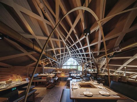 Gallery of Timber-Roofed Restaurant / BEHIVE Architects - 4