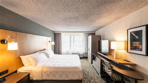 Holiday Inn Newark International Airport from $76. Newark Hotel Deals & Reviews - KAYAK