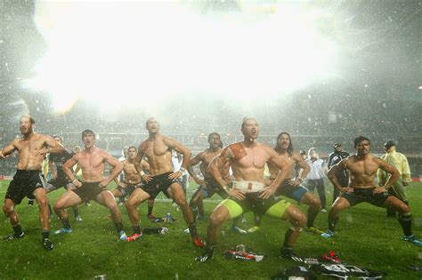 New Zealand Rugby Sevens 'All Blacks' Perform Shirtless Haka Dance in Rain | Bleacher Report