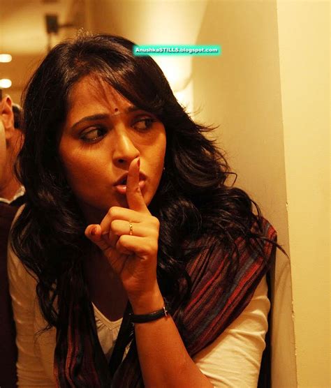 Anushka Stills: Anushka Shetty in Deiva Thirumagan