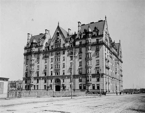 The Dakota Building - New York City Tours