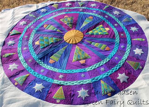 1 | Diy christmas tree skirt, Colorful quilts, Holiday quilts