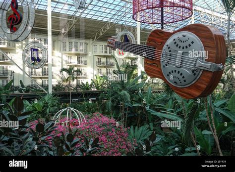 Giant Guitar in the Garden Conservatory at the Gaylord Opryland Resort ...