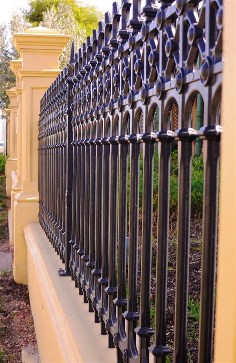 32 Elegant Wrought Iron Fence Ideas and Designs | Fence design, Wrought ...