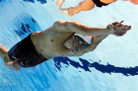 How to Develop an Awesome Underwater Dolphin Kick - YourSwimLog.com