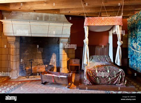 Medieval castle bedroom hi-res stock photography and images - Alamy