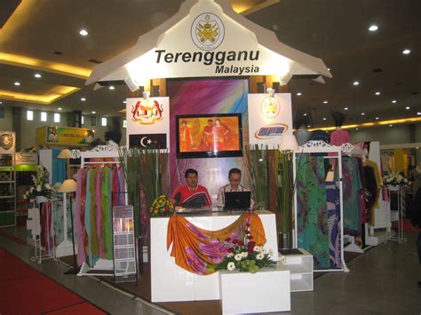 DESAIN STAND PAMERAN SEDERHANA