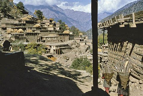 Afghanistan, Kamdesh village in eastern Nuristan, women with baskets collecting wood