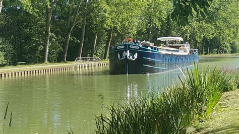 'Magnolia' Burgundy Canal Cruise - France Cruises