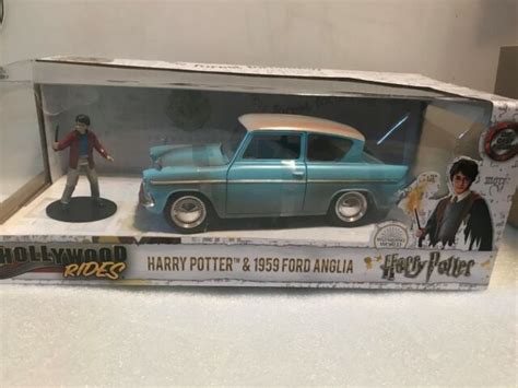 HARRY POTTER. MR.WEASLEY'S FLYING CAR. FORD ANGLIA DIE CAST w/Harry Potterfigure | eBay