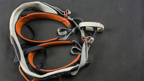 How to choose a climbing harness for protection and comfort | Advnture