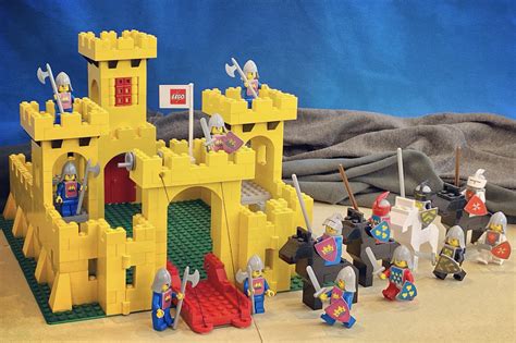 Lego 375 Yellow Castle - I recreated the classic box cover (minus a couple of stickers) : r ...