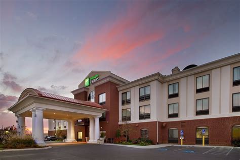 Holiday Inn Express & Suites Tullahoma, Tullahoma, TN Jobs | Hospitality Online