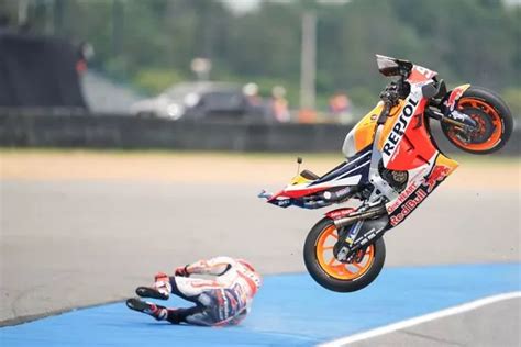 Watch Marc Marquez crash in Thailand that forces MotoGP ace into ...