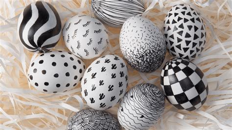 Black-and-white Easter eggs | STAEDTLER