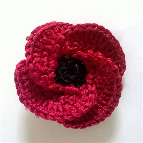 Pretty crocheted poppy brooches by @artisanalleyuk - 50% of the ...