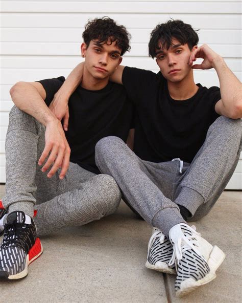 😍😊 ️ | Famous twins, The dobre twins, Brother photography poses