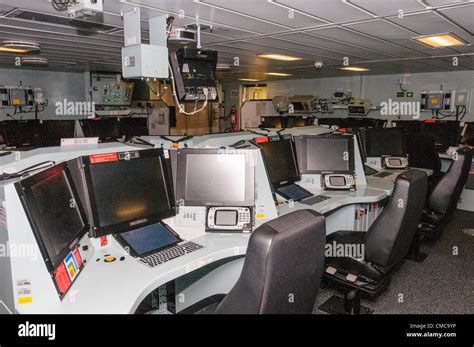 Belfast, 16/07/2012 - Operations Control room inside HMS Dragon Stock Photo - Alamy