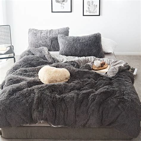 48 Amazing Winter Bedding Ideas To Get A Cozy Bedroom - HOMYHOMEE