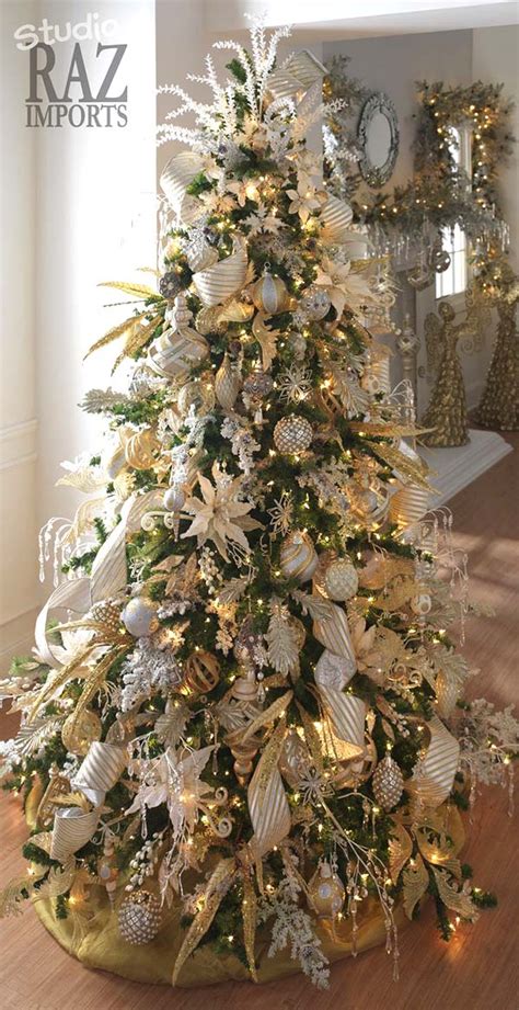 20+ Amazing Christmas Decorations In Silver And Gold | Decor Home Ideas