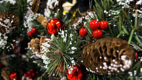 Christmas Tree Decorations | Copyright-free photo (by M. Vorel) | LibreShot