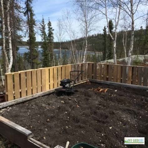 How to Build a Pallet Fence For Free - An Off Grid Life