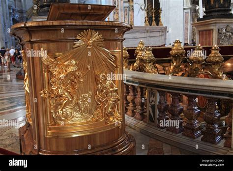 Tomb of St. Peter in St. Peter's Basilica Stock Photo - Alamy