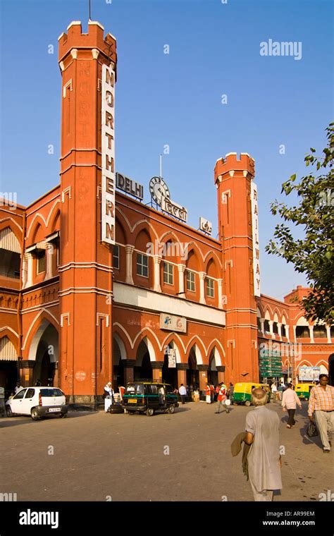 Old delhi railway station hi-res stock photography and images - Alamy