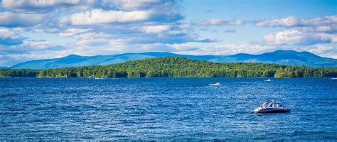 8 Waterfront Lake Winnipesaukee Rentals | Break Away Rental Homes