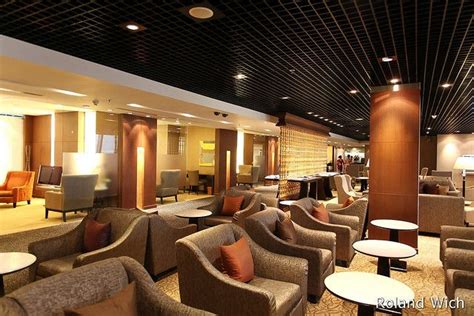 Top 10 Airport Lounges In The World (2013) - LoungeBuddy | Airport ...