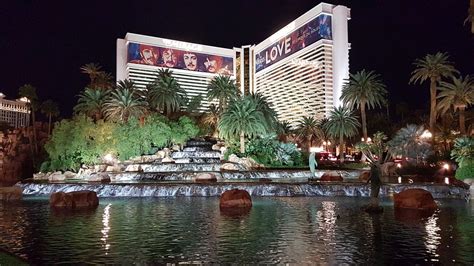 Casino Vegas Waterfall Hotel Mirage Water Las-20 Inch By 30 Inch ...