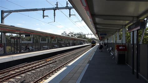 QR electric suburban train number 185 arriving into Kallangur Station on a Kippa Ring service ...